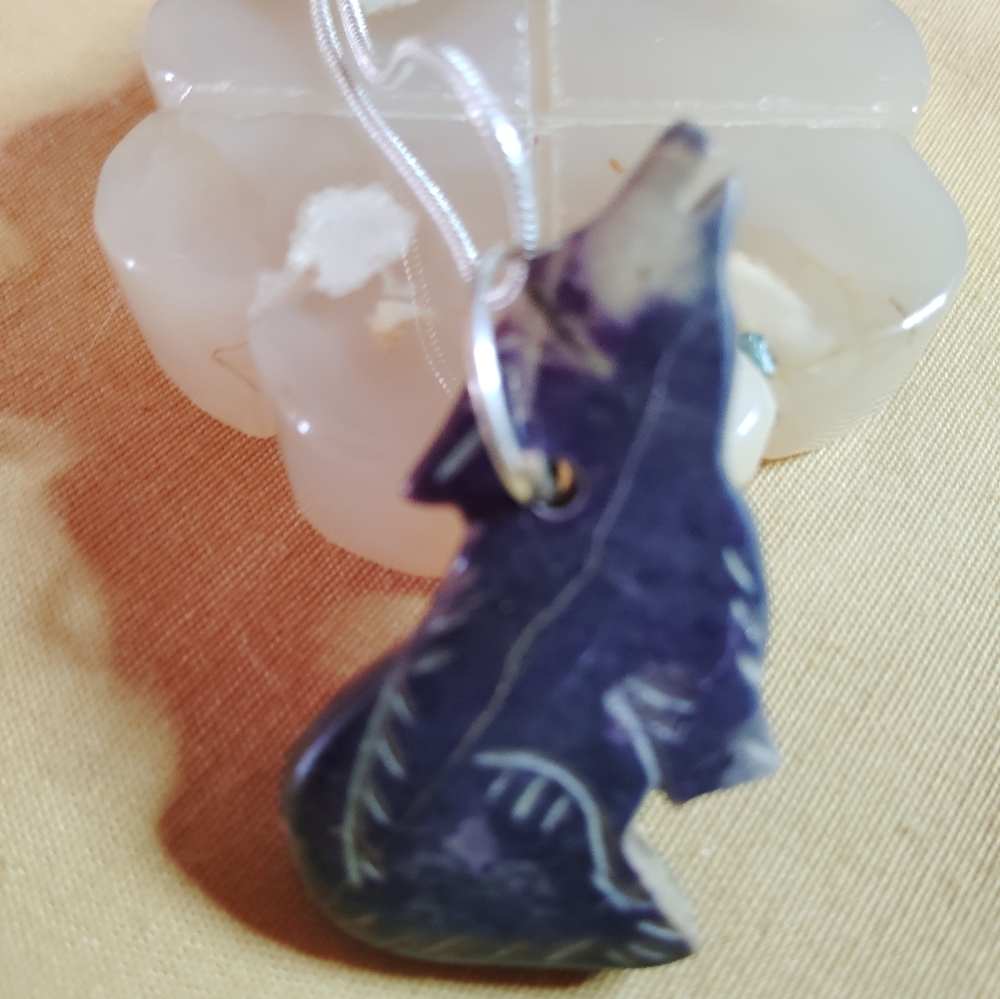 DREAM AMETHYST POLISHED-ROUGH CUT, BEAR PENDANT, 18"/1-2/4W STERLING NECKLACE.